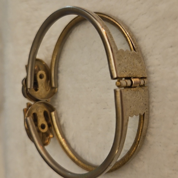 Vintage Silvertone Swirl Hinged Clamper Cuff Bracelet - Picture 5 of 8